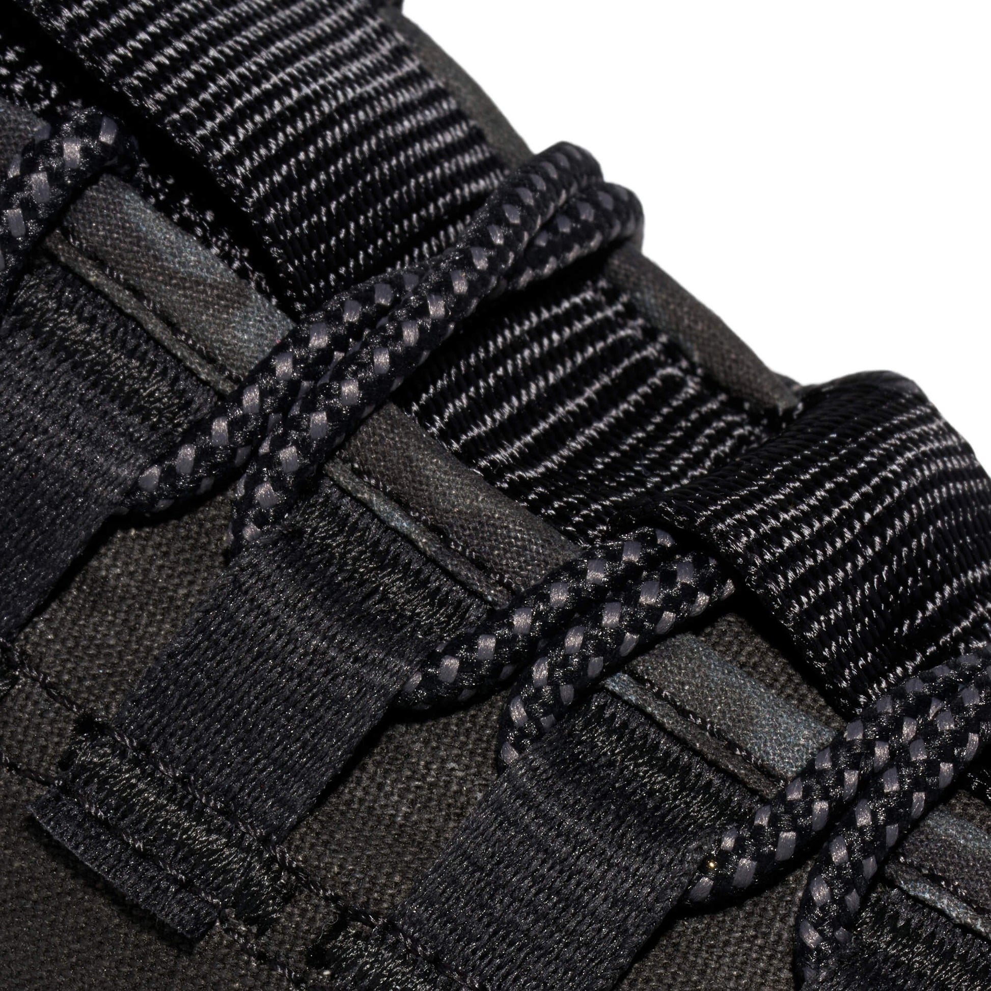 Grounder Low-Top Black/Black Base Camp