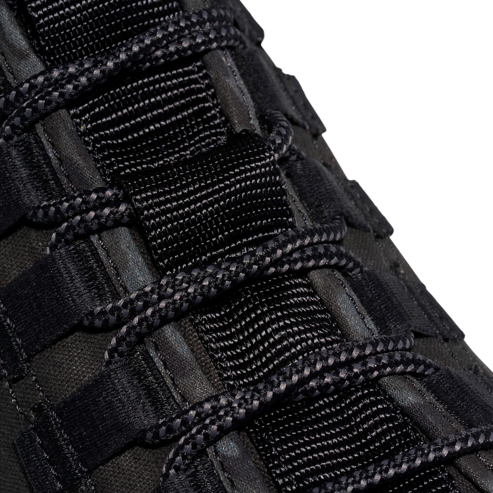 Grounder Low-Top Black/Black Base Camp