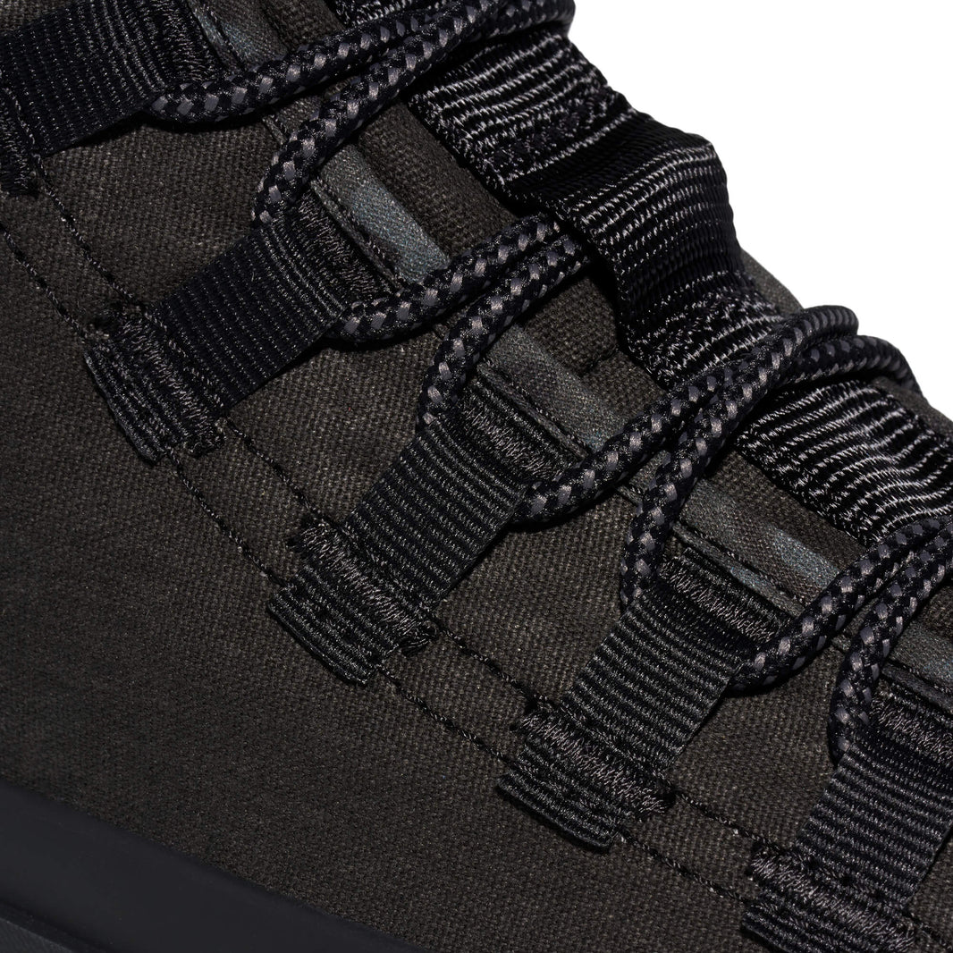 files/GR25C1BK_DETAIL_EYELETS.jpg