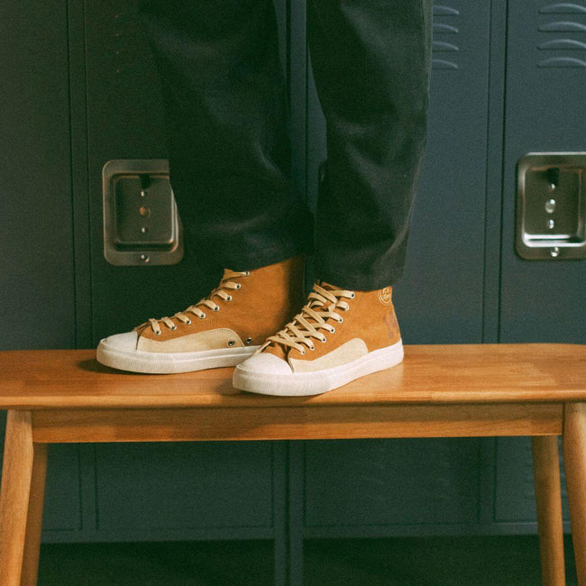 Gold retro inspired high-cut shoes